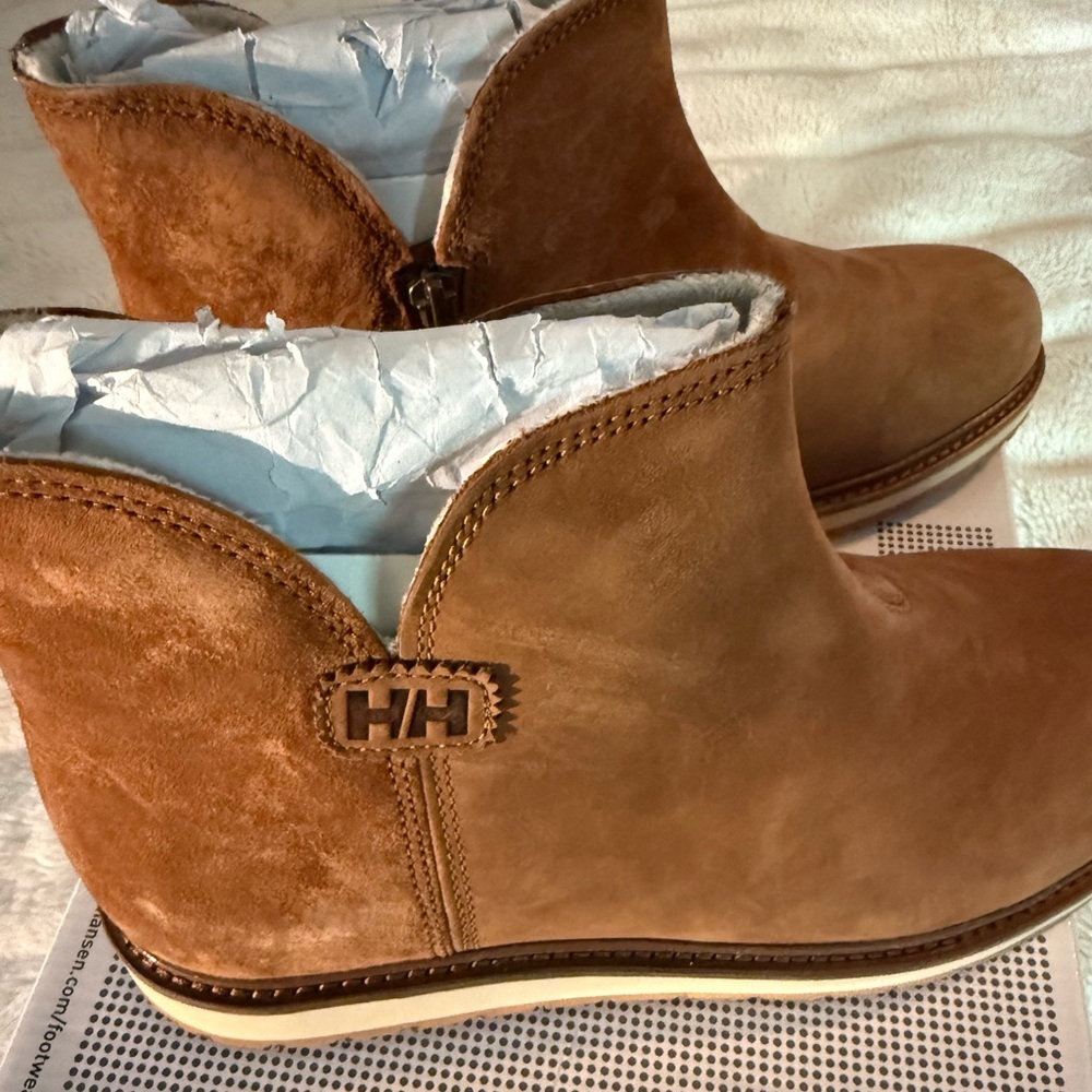 Women’s Helly-Hansen Seraphina Demi Waterproof Boot Low Cut Slip-on New 9.5 - Picture 8 of 15
